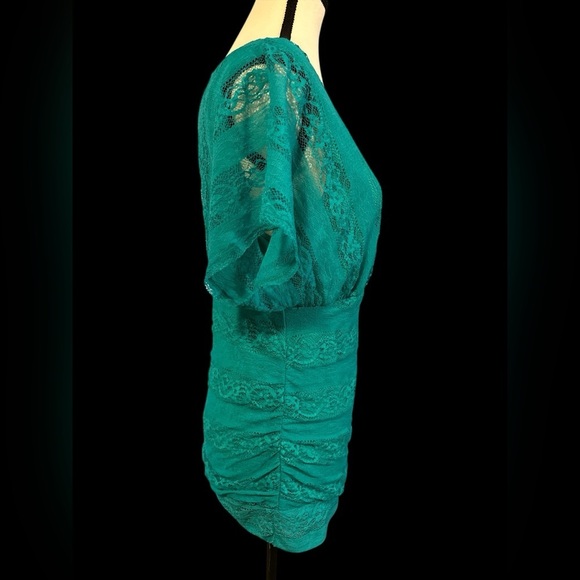 Elegant Teal Lace Top - Picture 3 of 6